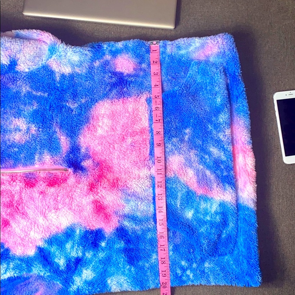 TIE DYE FAUX FUR SHERPA PULLOVER - Picture 6 of 9